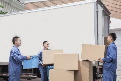Moving truck service in Highbury for local home relocations