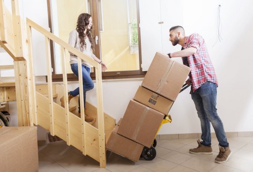 Residential and commercial moving van support in Highbury